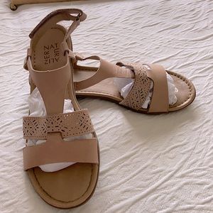 Naturalizer tan sandals with Velcro